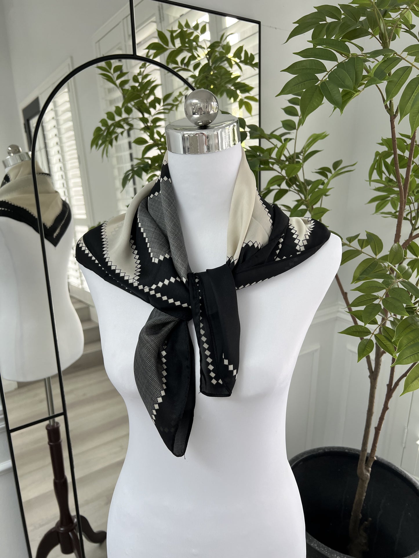 Netty Square Scarf