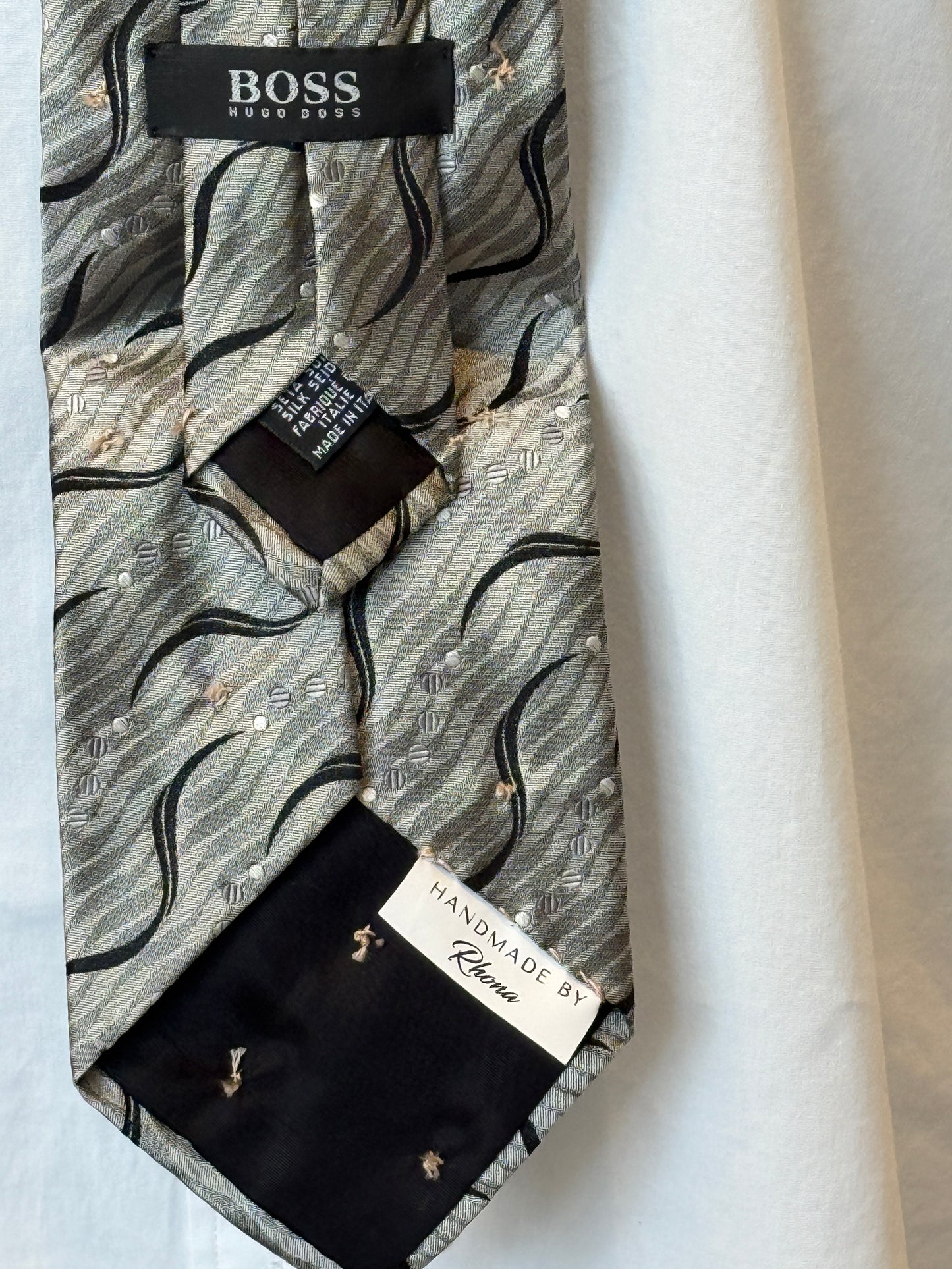 Grey Swirl Tie With Pearl Drops