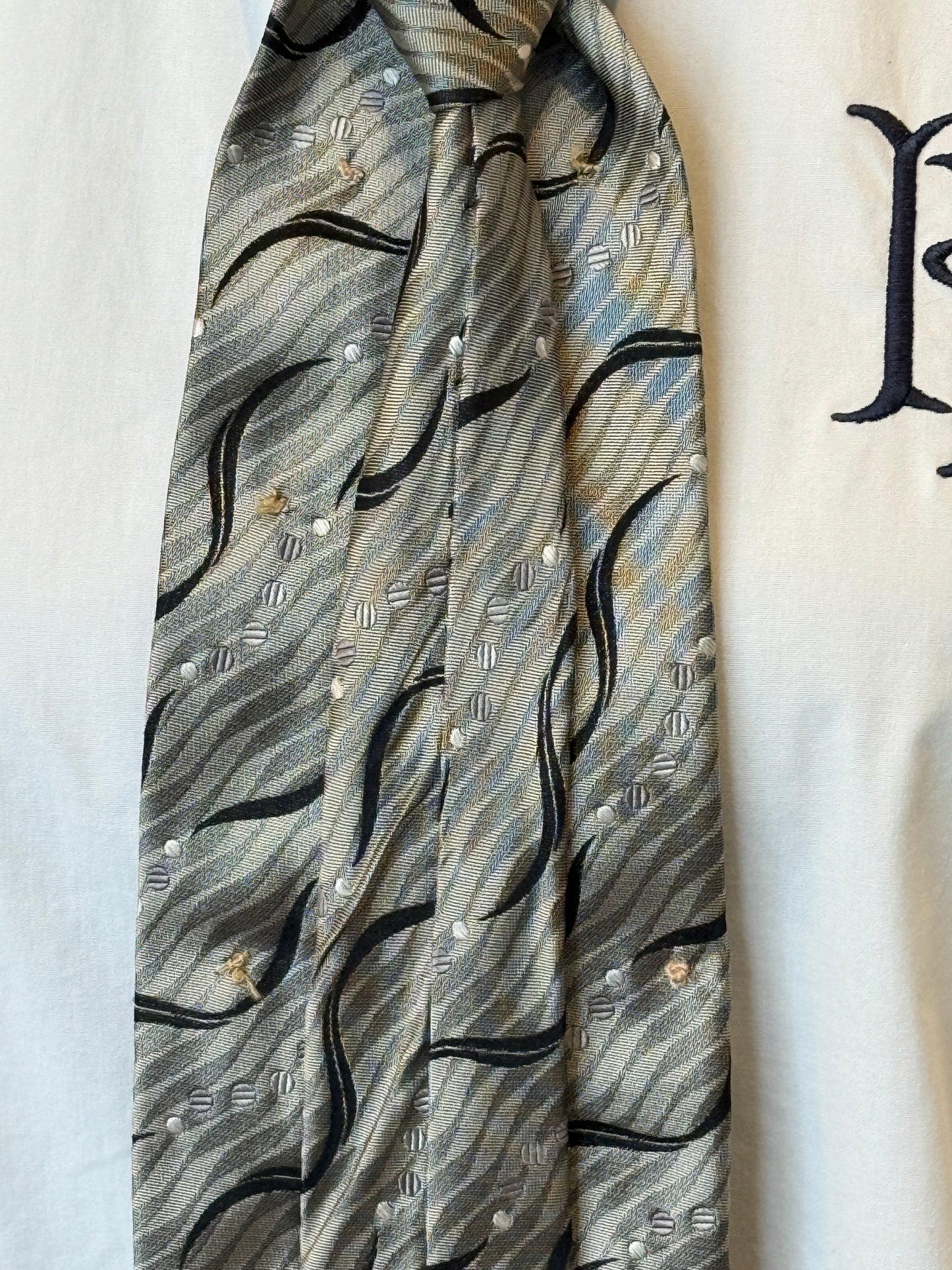 Grey Swirl Tie With Pearl Drops
