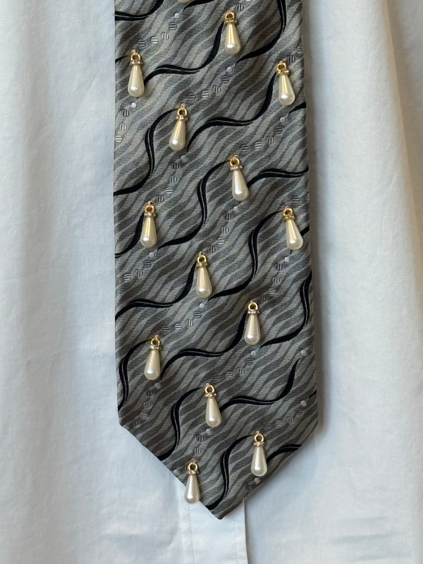 Grey Swirl Tie With Pearl Drops
