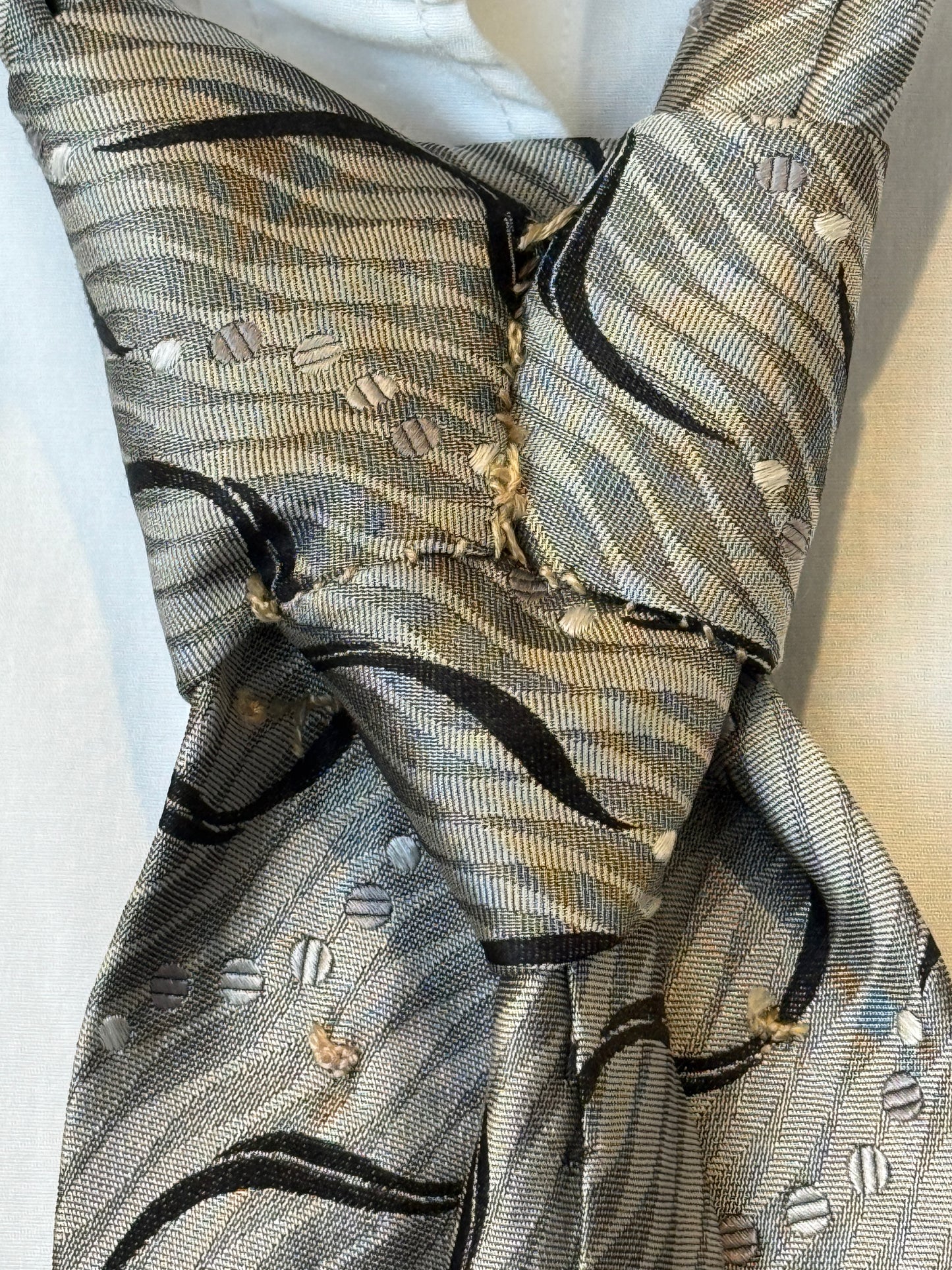 Grey Swirl Tie With Pearl Drops