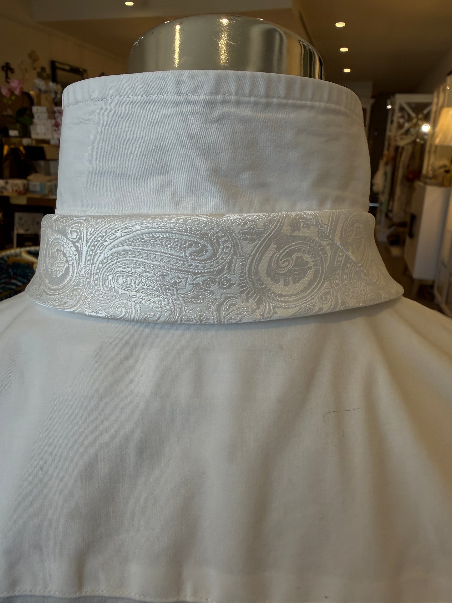 White Tie With Sliver Long Brooch