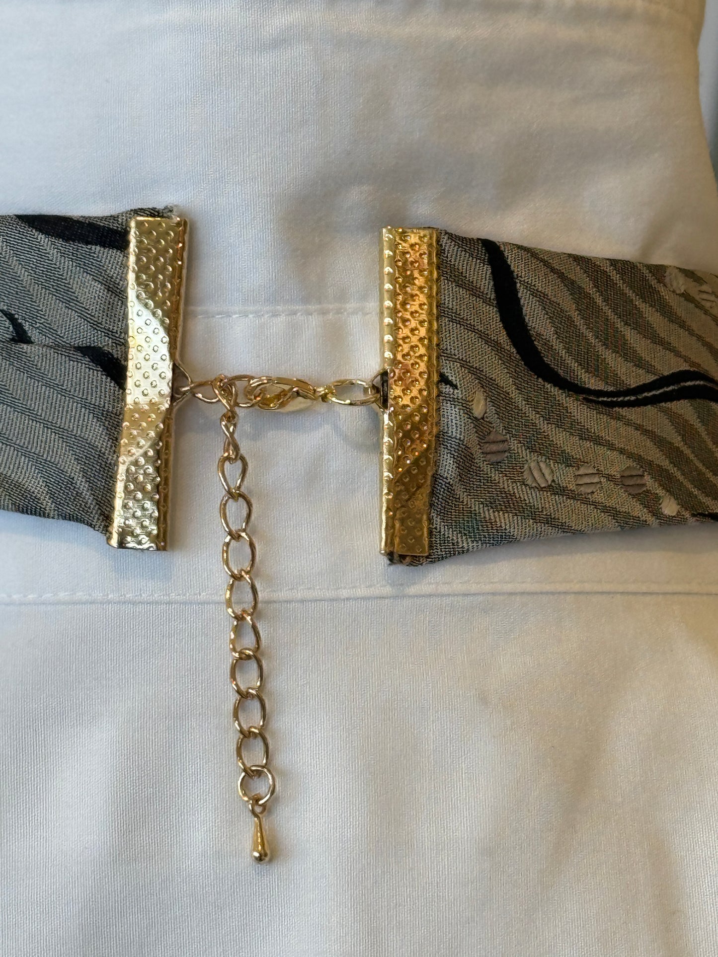 Grey Swirl Tie With Pearl Drops