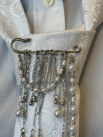 White Tie With Sliver Long Brooch