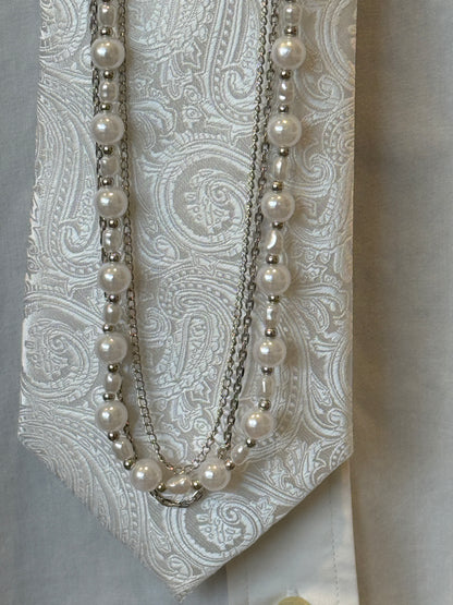White Tie With Sliver Long Brooch