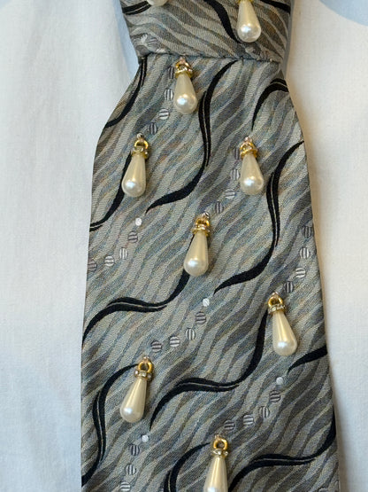 Grey Swirl Tie With Pearl Drops