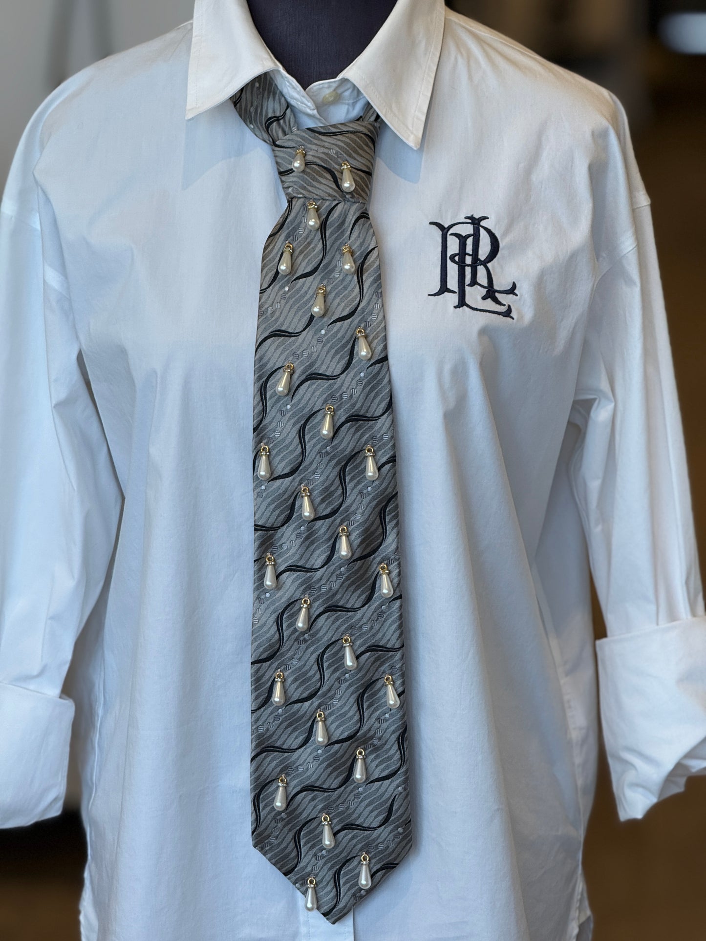 Grey Swirl Tie With Pearl Drops