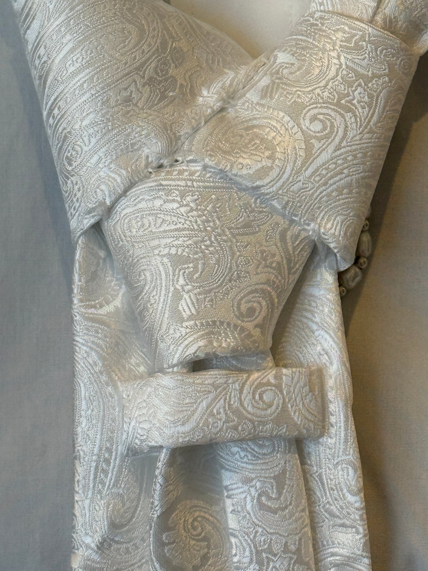 White Tie With Sliver Long Brooch