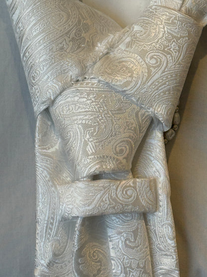 White Tie With Sliver Long Brooch