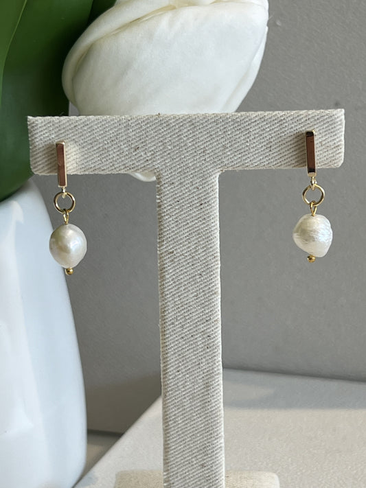 Gold Hoops With Pearl