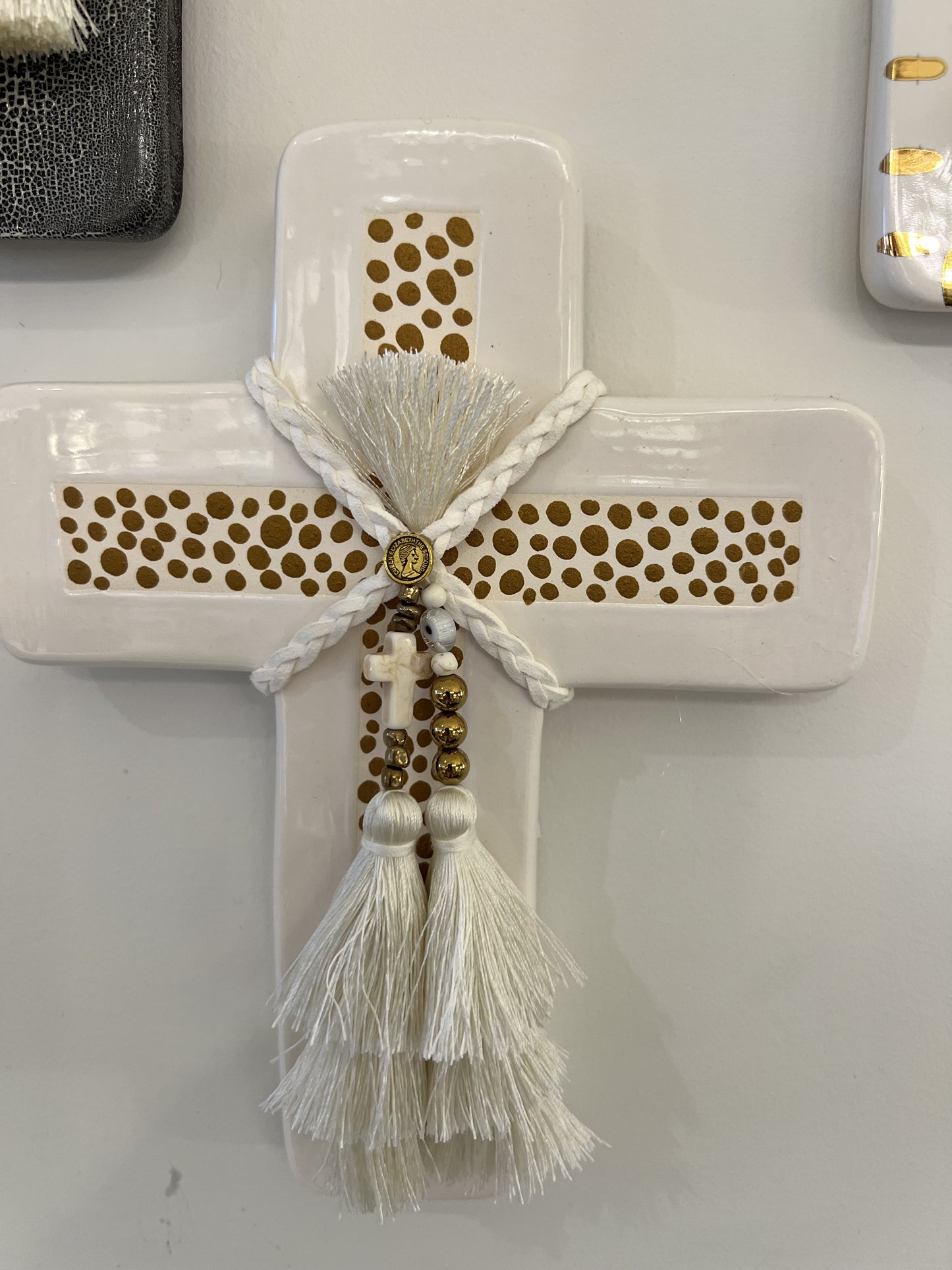 GEORGE AND COLE Pandora White Cross - Medium